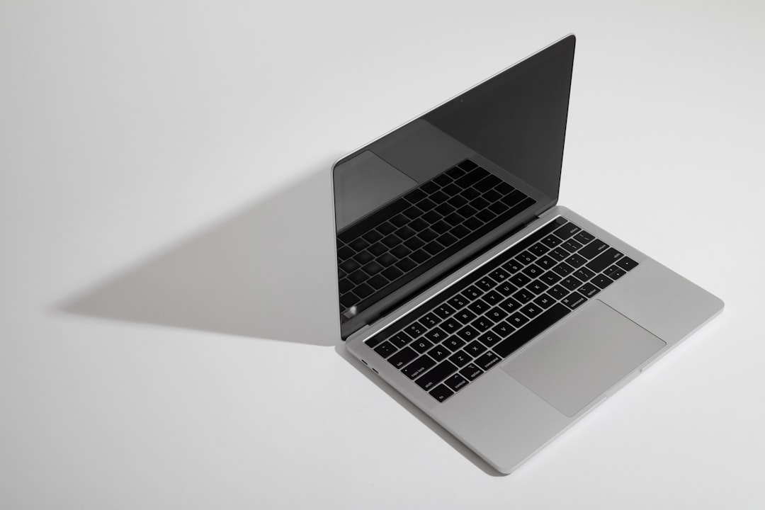 MacBook 13" 2020 — barely used