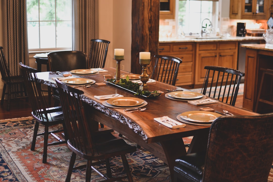 Round marble dining table