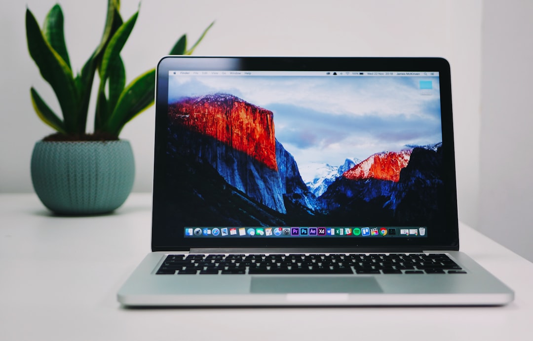 MacBook 13" 2020 — barely used